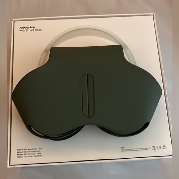 Used (Like New) Apple AirPod Max - Picture 8 of 10